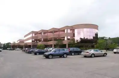 126 Wellington Street Unit# Lobby/car lot Barrie Ontario L4N 1K9