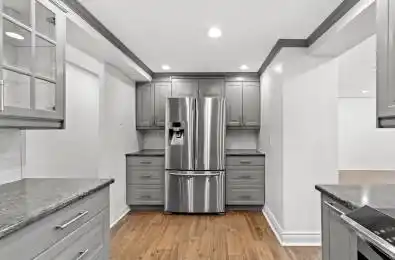 130 Neptune Drive Unit# 702 Toronto C04 Ontario M6A 1X5