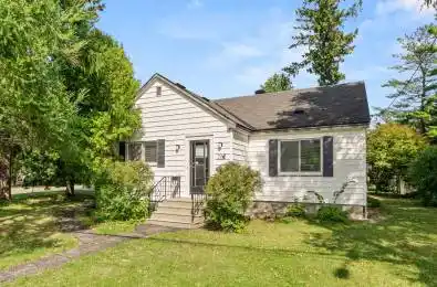 423 Ancaster Avenue Woodroffe Ontario K2B 5B6