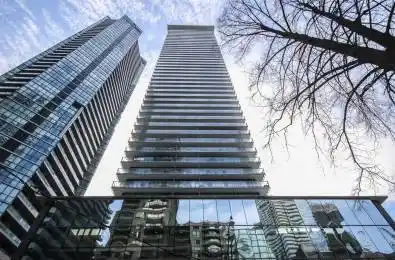 33 Charles Street Unit# 3905 Toronto C08 Ontario M4Y 1R9