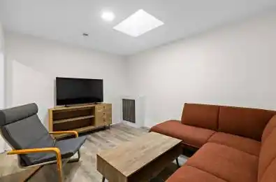 1629 Bayview Avenue Toronto C11 Ontario M4G 3B5