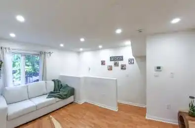 1525 South Parade Court Unit# 22 Mississauga Ontario L5M 6E9