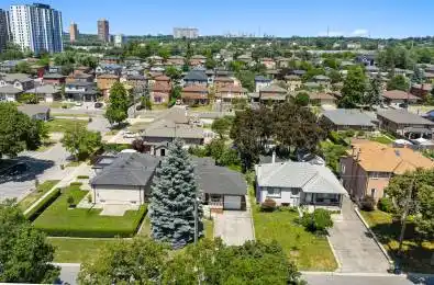 76 Lawnside Drive Toronto W04 Ontario M6L 1Z7