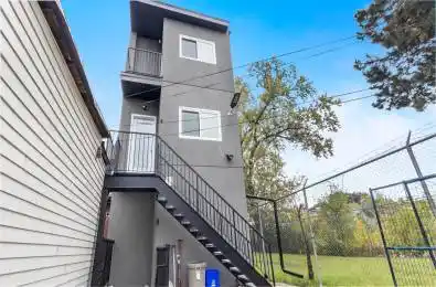 646 Lansdowne Avenue Unit# 4 Toronto C01 Ontario M6H 3Y7