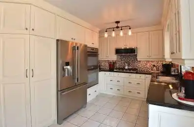 11 Jacqueline Boulevard Hamilton Ontario L9B 2R1