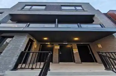 26 Lytham Green Circle Unit# 10 Newmarket Ontario L3Y 0H5