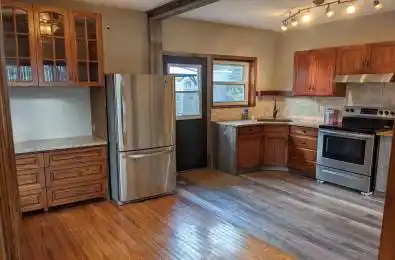 806 Stone Street Oshawa Ontario L1J 1A8