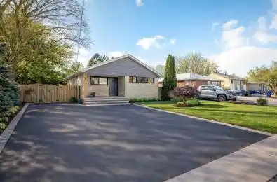 902 Centre Street Whitby Ontario L1N 4V1