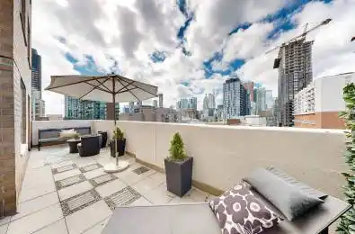 313 Richmond Street Unit# 1061 Toronto C08 Ontario M5A 4S7