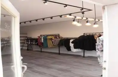 90 LAKESHORE Road Oakville Ontario L6K 1E1